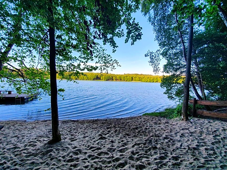 Domek z basenem nad jeziorem Gwiazdy, Ostoja Bukowo, Kaszuby