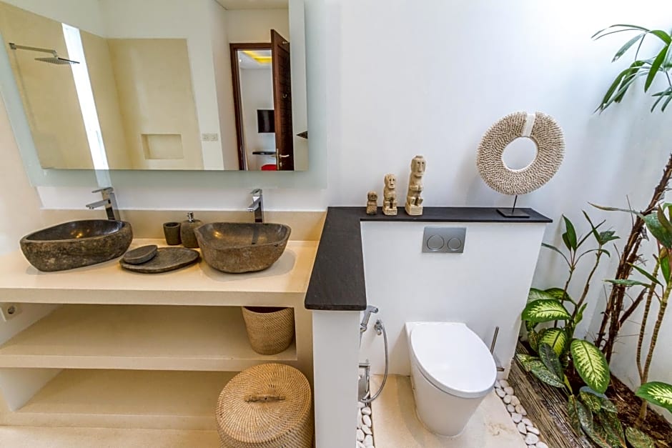Villa Saha - Elegant 3-Bedroom in Seminyak
