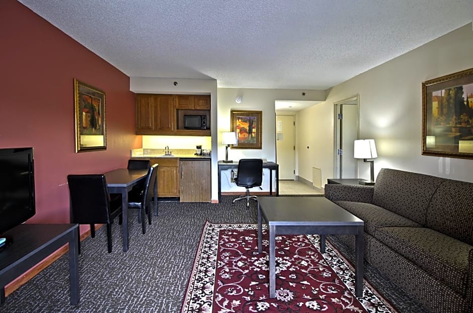 Chicago Club Inn & Suites