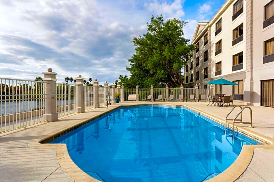 La Quinta Inn & Suites by Wyndham Bonita Springs Naples