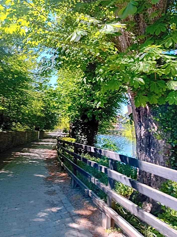 Annaswood B&B & Walking Tour