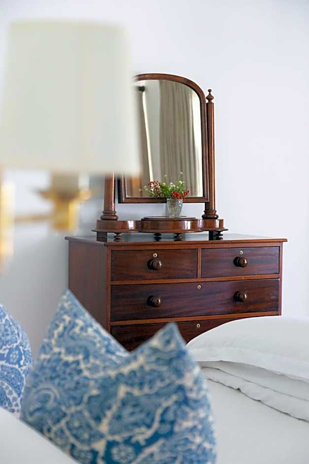 Lily Pond House at Le Lude