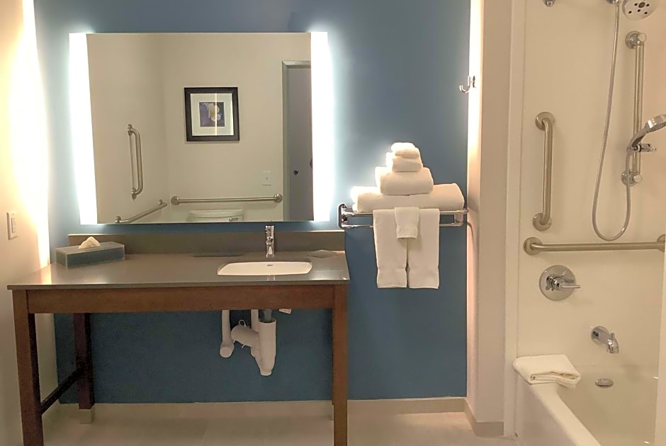 La Quinta Inn & Suites by Wyndham Littleton-Red Rocks