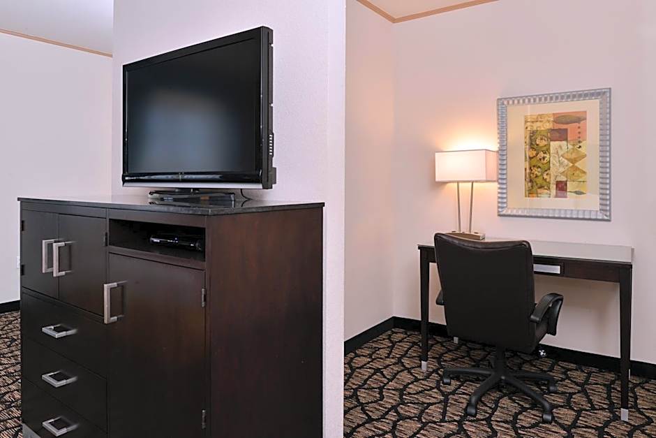 Holiday Inn Express & Suites Tacoma South - Lakewood by IHG
