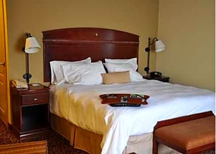Hampton Inn and Suites Alexandria