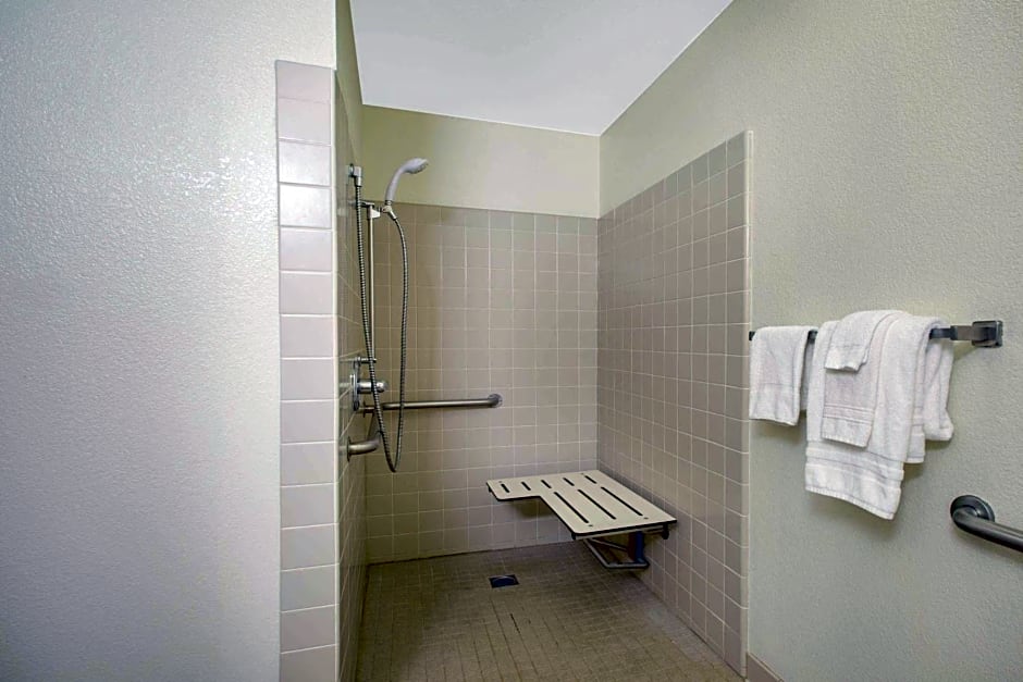 Ramada Limited Redding