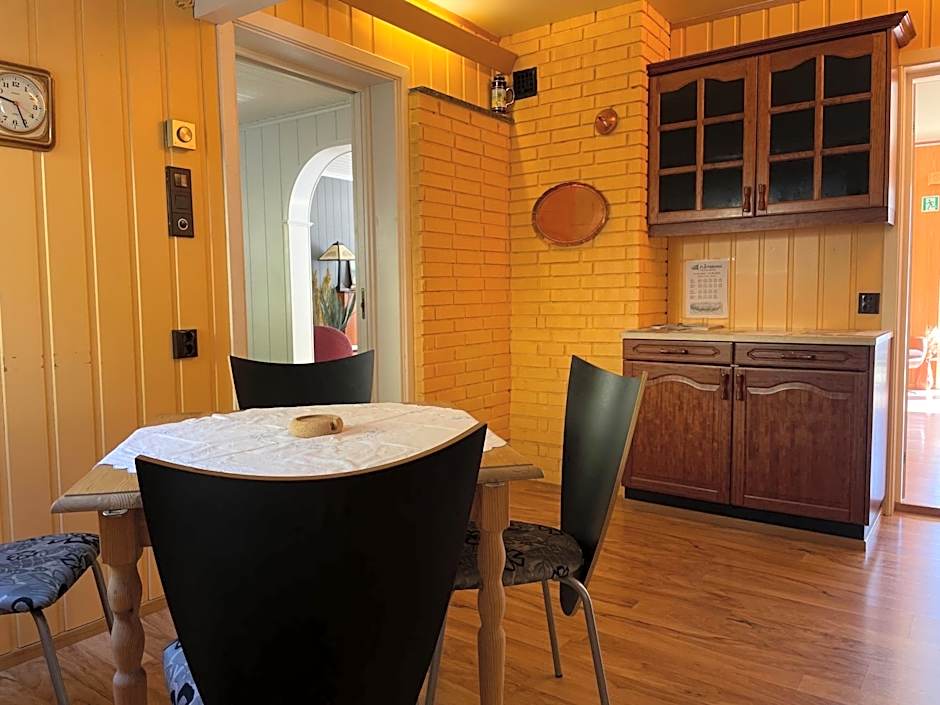 Svingen Guesthouse - Panoramic Fjord Views in Flåm