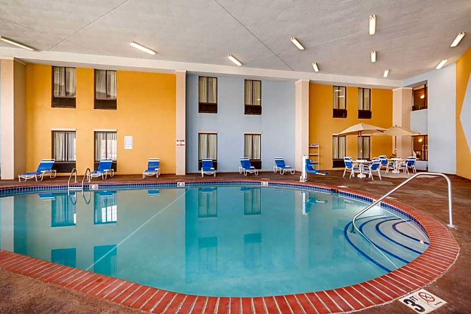 AmericInn by Wyndham Johnston Des Moines