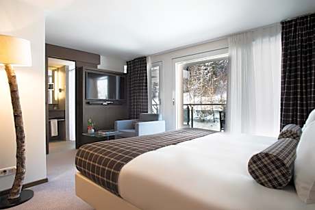 Deluxe Double Room with Forest View