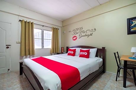 OYO 838 Aromdee Apartment