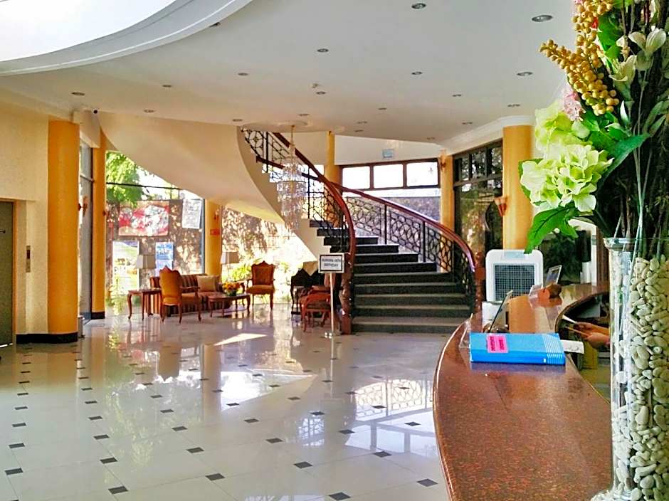 Crown Royale Hotel