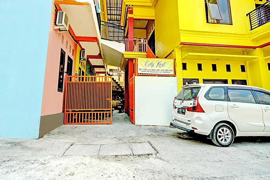 OYO Life 93036 Eddy Homestay Syariah