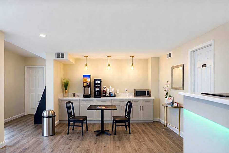 Quarters Inn & Suites