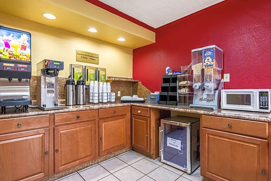 Econo Lodge Airport near Billy Graham Parkway