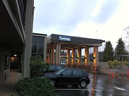 Travelodge by Wyndham Vancouver Lions Gate