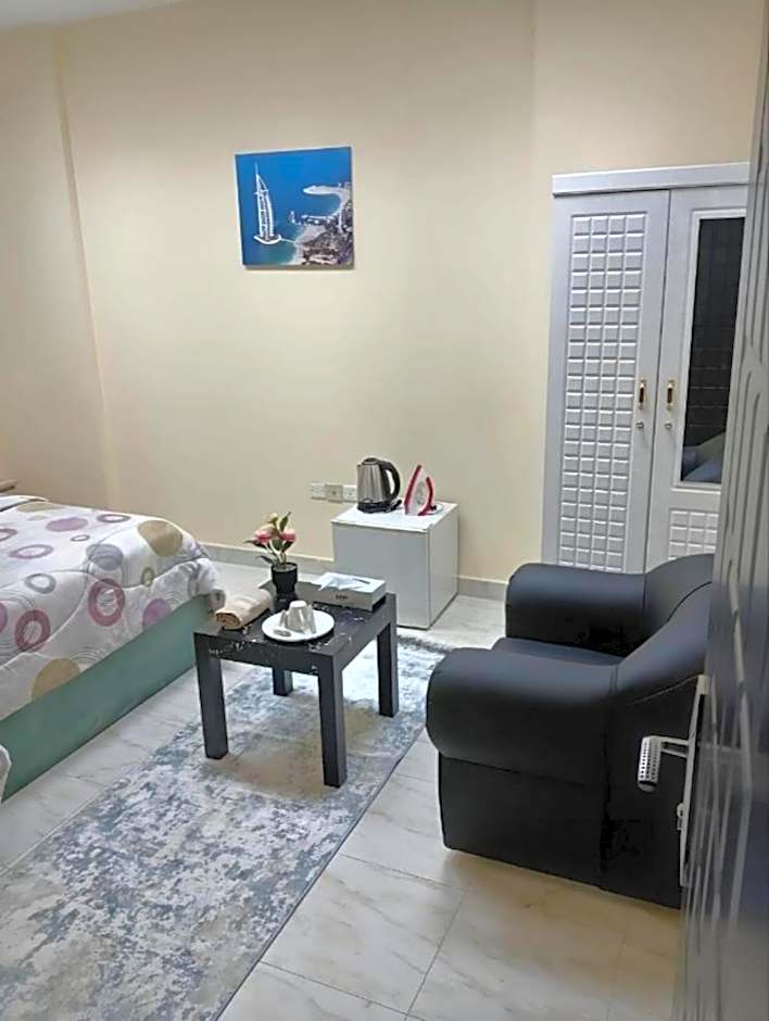 MBZ - New Fabulous Room in Unique Flat