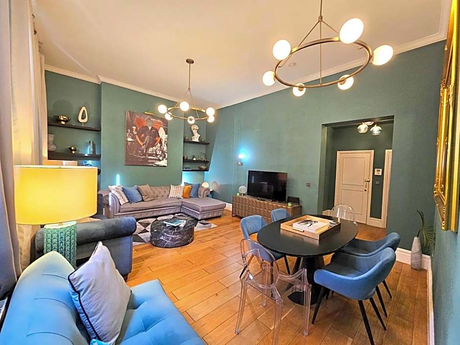 Stunning Hyde Park Home, Ground Floor Maisonette, Duplex, near Tube Metro Stations