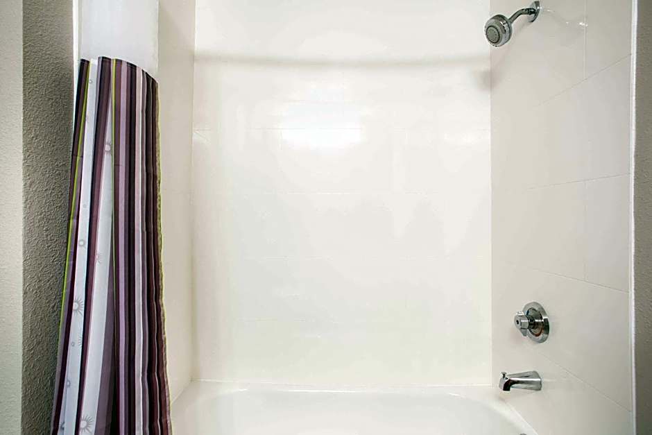 La Quinta Inn & Suites by Wyndham Pontoon Beach