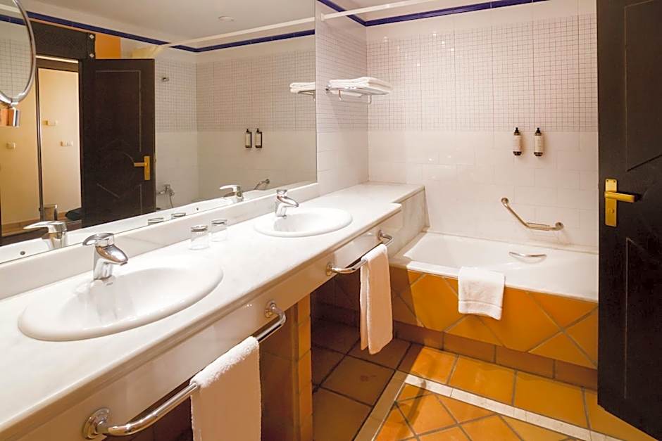 Ibersol Almuñecar Beach & Spa Hotel