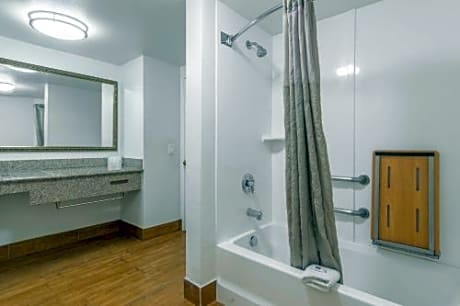 King Room - Disability Access - Non-Smoking