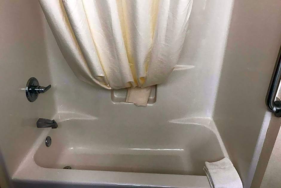 AmericInn by Wyndham Maquoketa