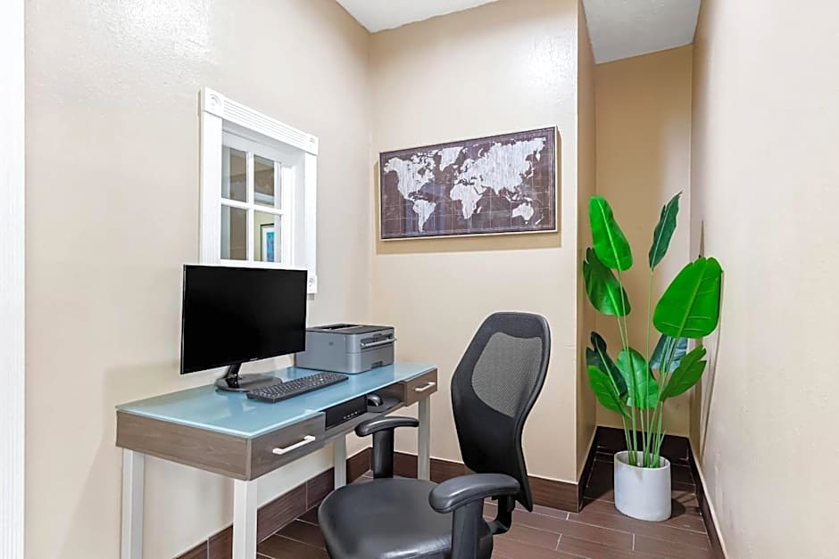 Quality Inn and Suites Springfield Southwest near I-72