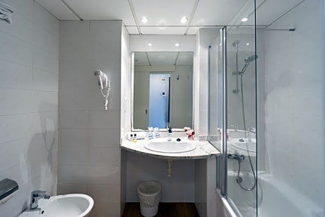 POOL VIEW 3 ADULTS + 1 CHILD