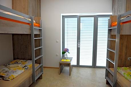 Bed in 4-Bed Mixed Dormitory Room