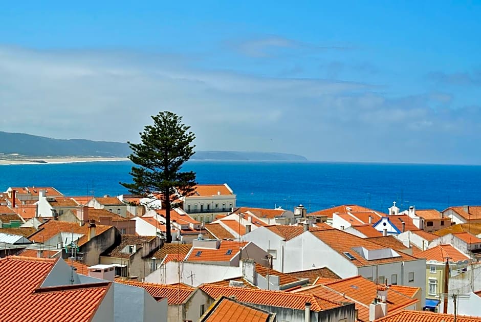 Nazaré Hostel - Rooms & Dorms