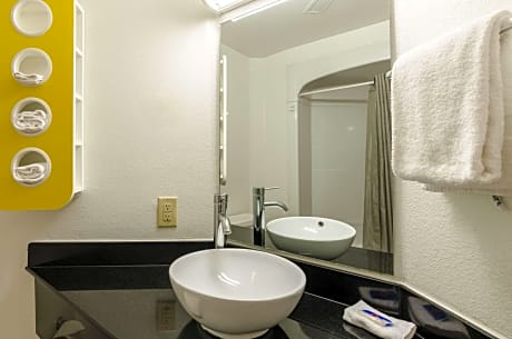 King Room - Disability Access - Non-Smoking