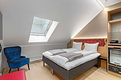 1 Double Bed Non-Smoking Standard Room Work Desk Wi-Fi Coffee Maker Full Breakfast