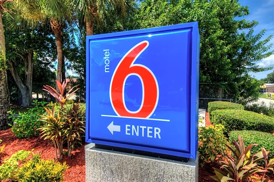 Motel 6-Bradenton, FL