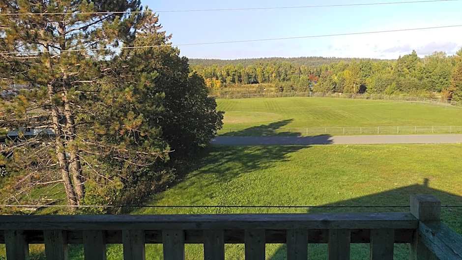 Bay Lake Inn - Frontiersman Motel
