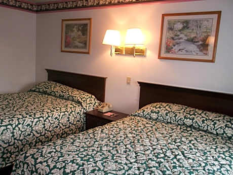 Queen Room with Two Queen Beds - Smoking
