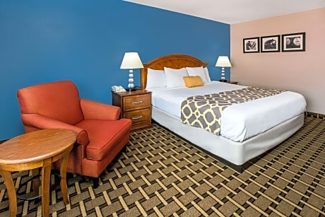 1 King Bed Mobility Accessible Room Non-Smoking