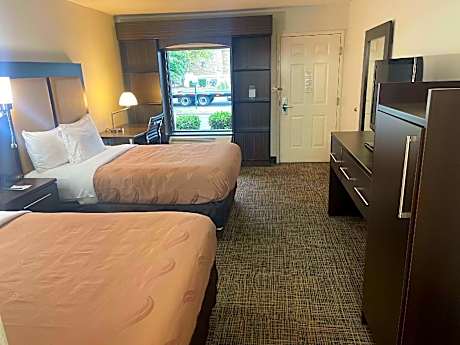 2 Double Beds, Smoking