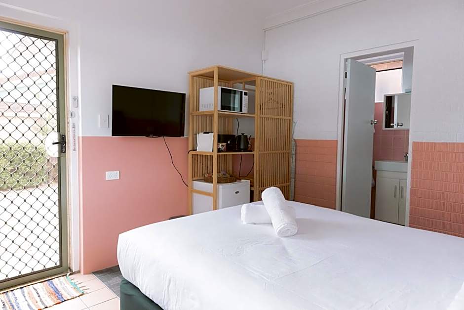 Black Swan Waterfront Motel