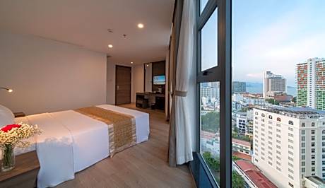 Premier Suite with City View