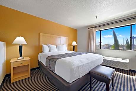 Executive King Suite - Non-Smoking