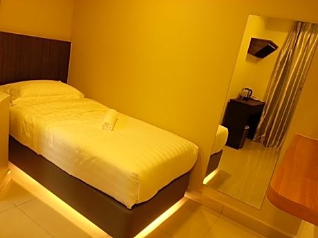 Deluxe Single Room With Window