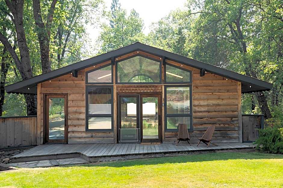 Basecamp Lodge