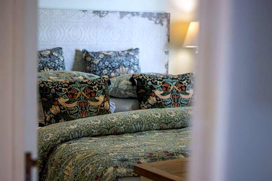 Noosa Valley Manor B&B