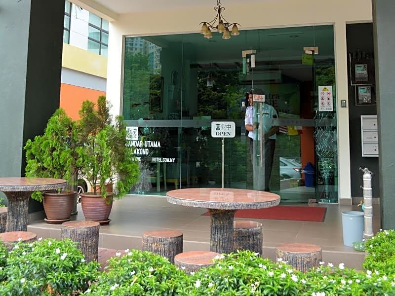 Putra One Avenue Hotel