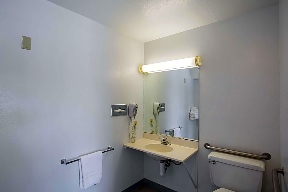 Photo 1 of 4 of Queen Room - Disability Access