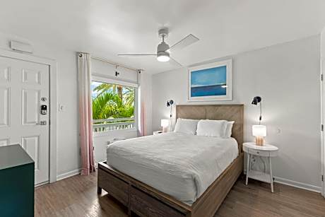 Queen Room with Pool View