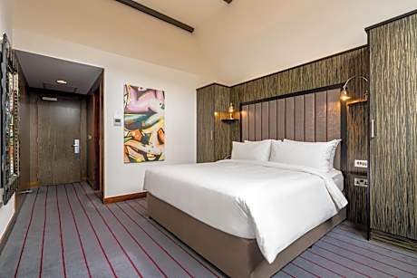 Executive King Bed