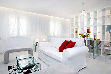 Nadiona Suites Crystal & Gold