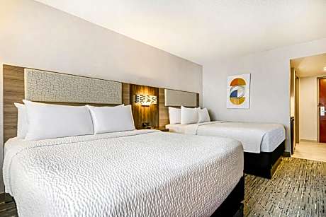 Standard Queen Room with Two Queen Beds and Mobility Accessible Tub