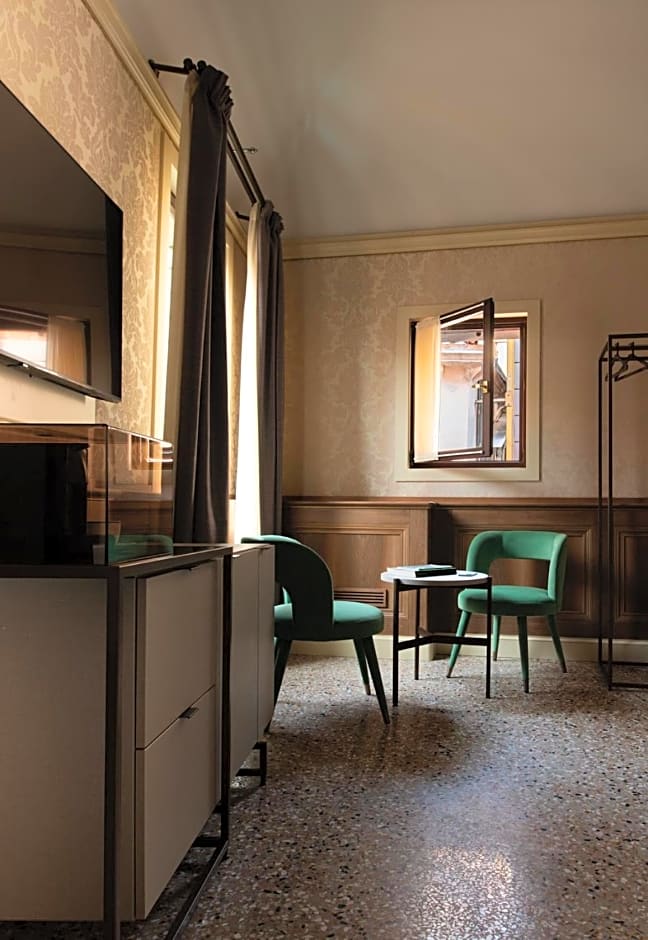 Eight Venezia
