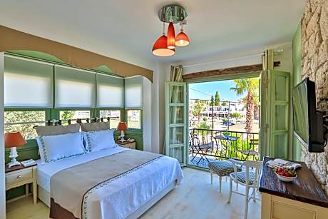 Palas Alacatı - Adult Only